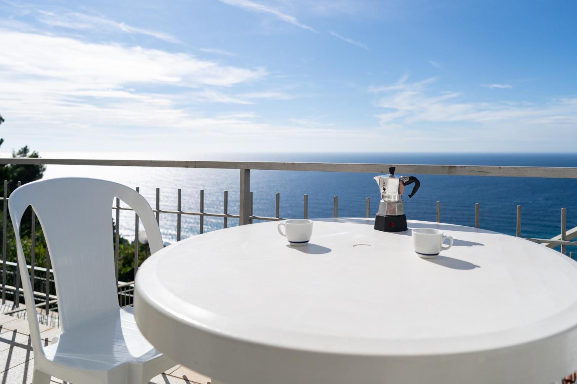 Casa Grimaldi - Terrace & Sea View Apartment Ventimiglia Ngoại thất bức ảnh