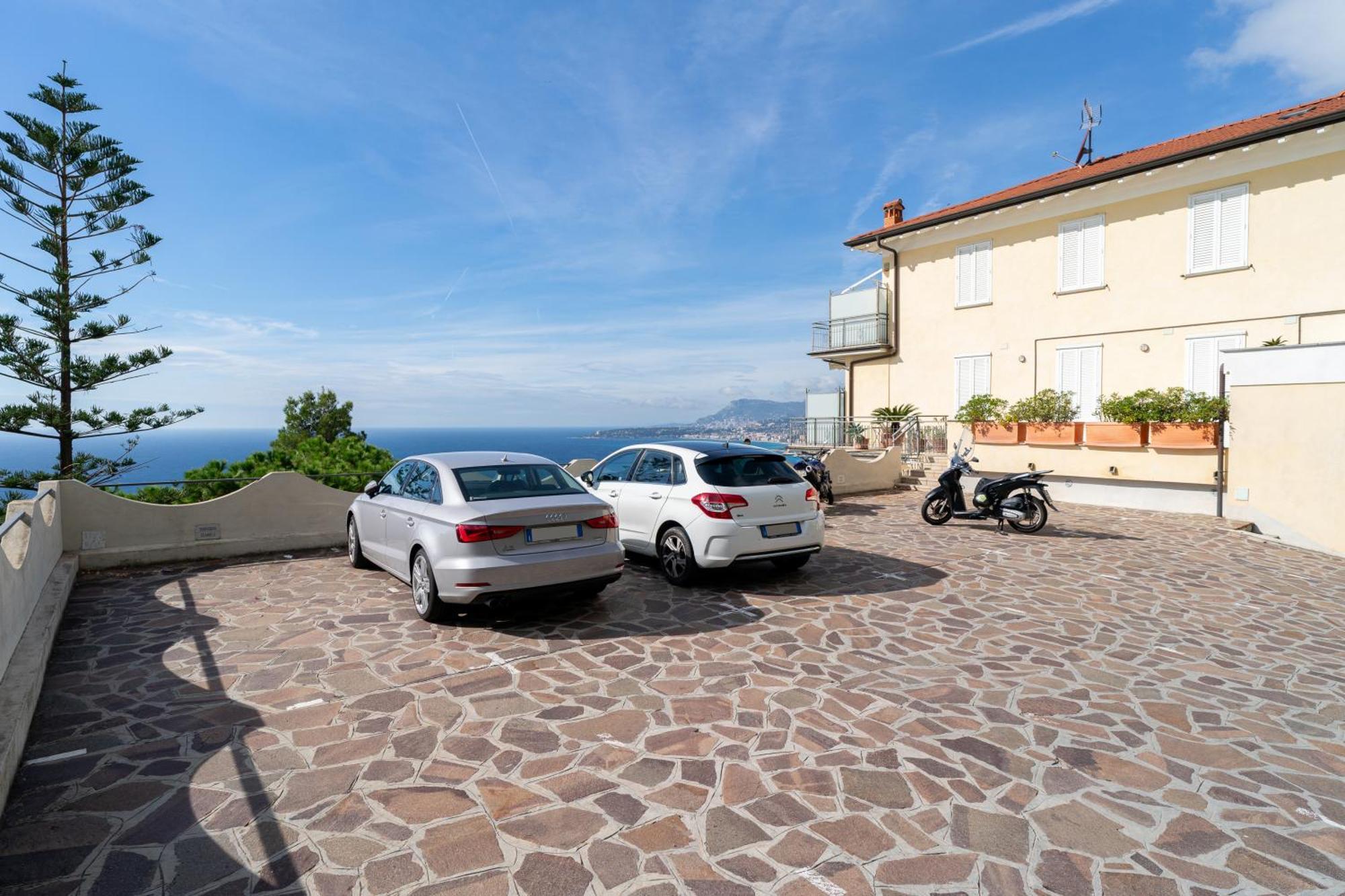 Casa Grimaldi - Terrace & Sea View Apartment Ventimiglia Ngoại thất bức ảnh