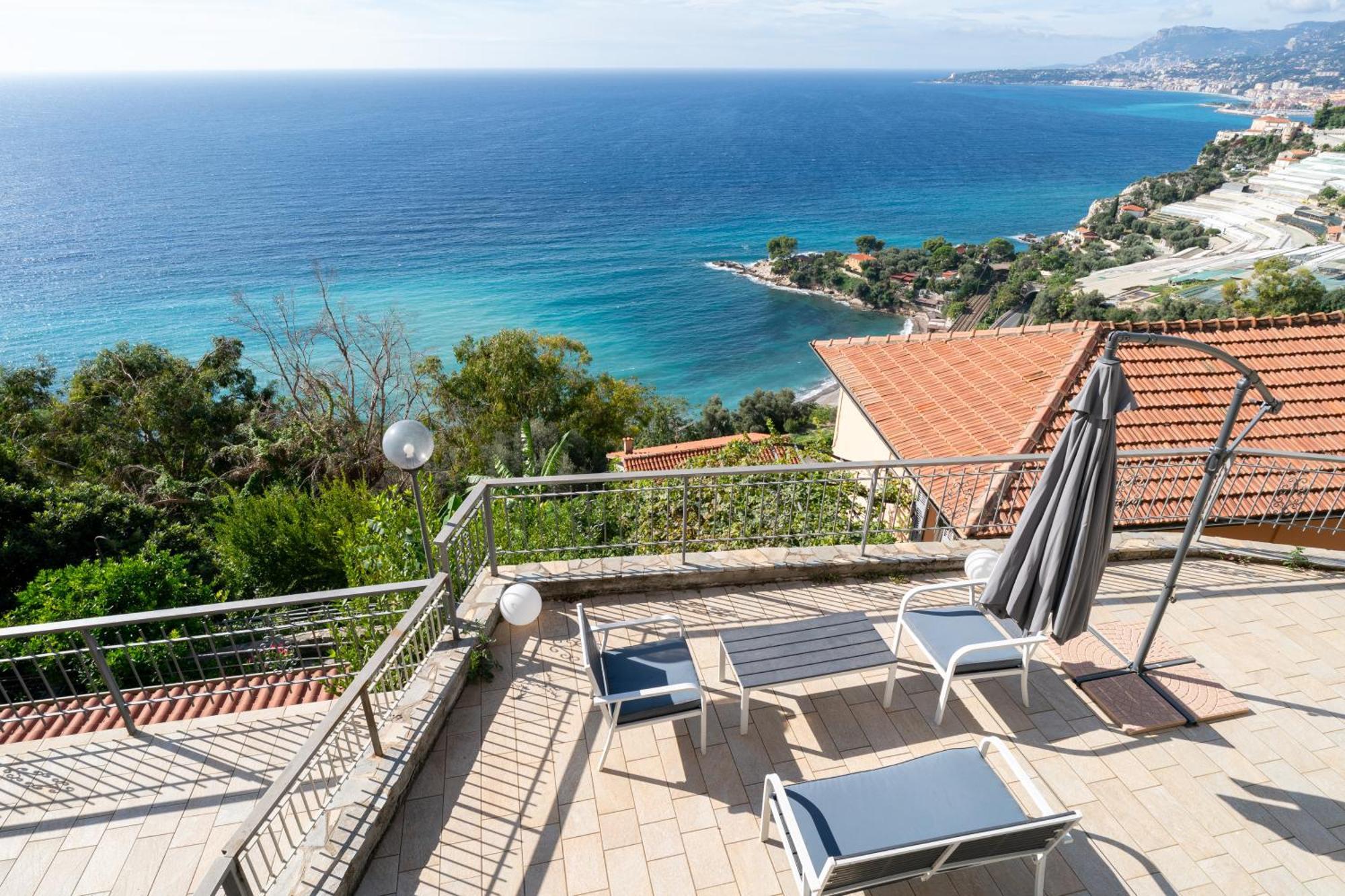 Casa Grimaldi - Terrace & Sea View Apartment Ventimiglia Ngoại thất bức ảnh